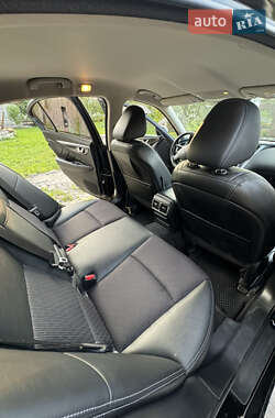 Седан Infiniti Q50 2013 в 