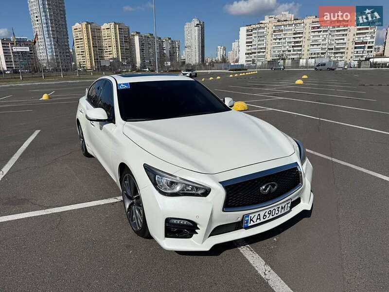 Седан Infiniti Q50 2017 в 
