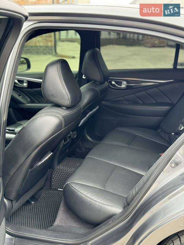 Седан Infiniti Q50 2016 в Дніпрі