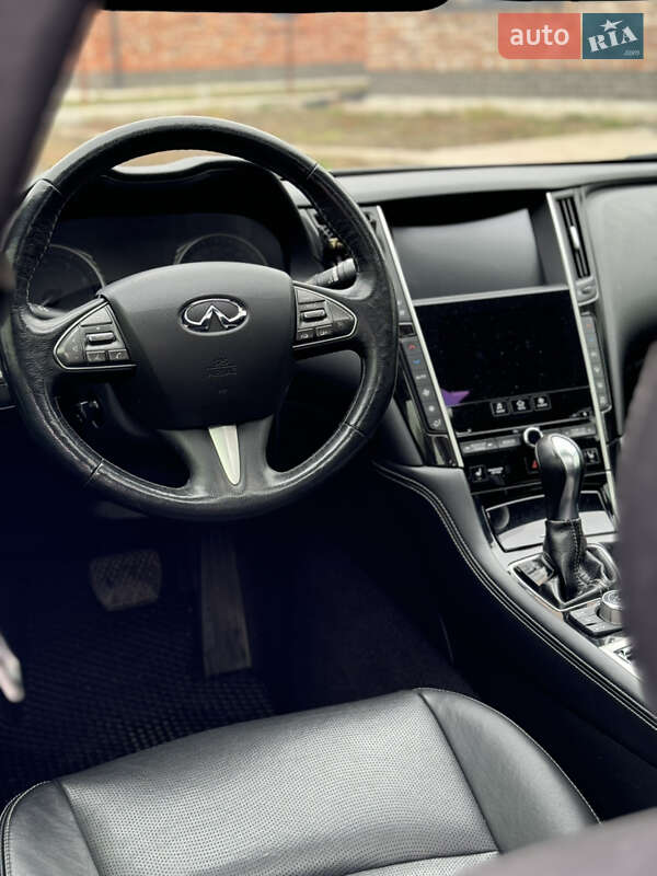 Седан Infiniti Q50 2016 в Дніпрі