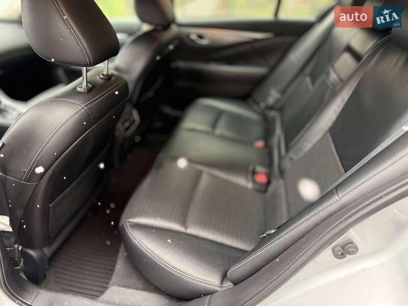 Седан Infiniti Q50 2015 в Киеве