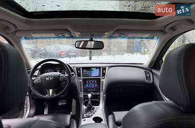 Седан Infiniti Q50 2015 в 