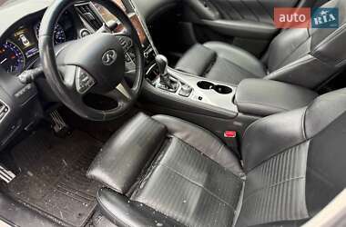 Седан Infiniti Q50 2015 в 