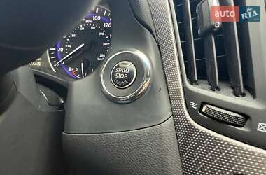 Седан Infiniti Q50 2015 в 