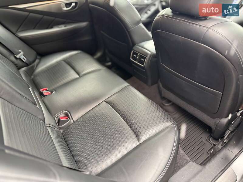 Седан Infiniti Q50 2015 в Киеве