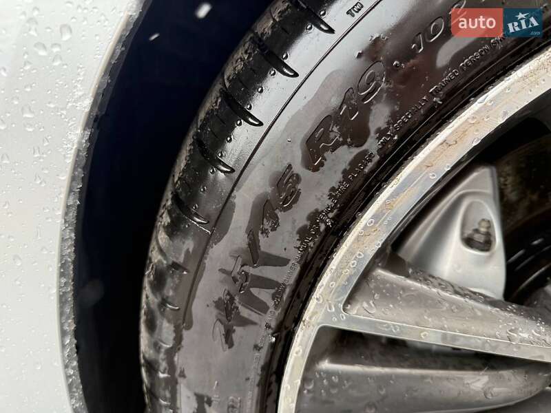 Седан Infiniti Q50 2015 в Киеве