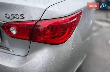 Седан Infiniti Q50 2015 в 