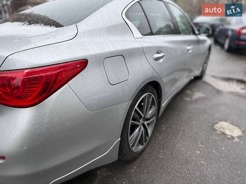 Седан Infiniti Q50 2015 в Киеве