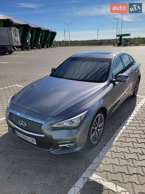 Седан Infiniti Q50 2016 в 