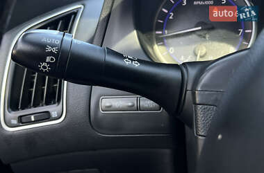 Седан Infiniti Q50 2015 в 