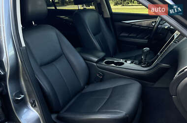 Седан Infiniti Q50 2015 в 