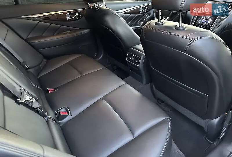 Седан Infiniti Q50 2018 в Дніпрі