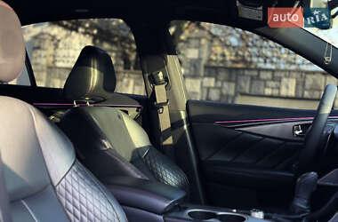Седан Infiniti Q50 2017 в 