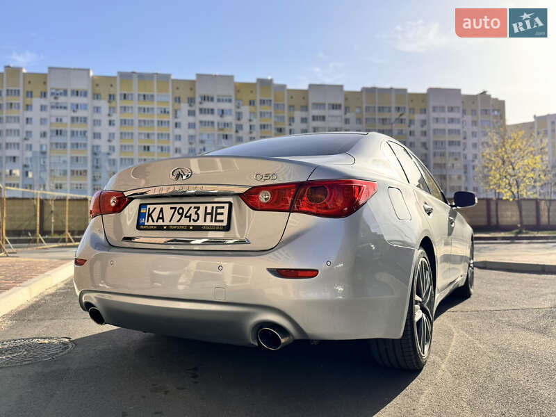 Седан Infiniti Q50 2013 в Петропавловской Борщаговке