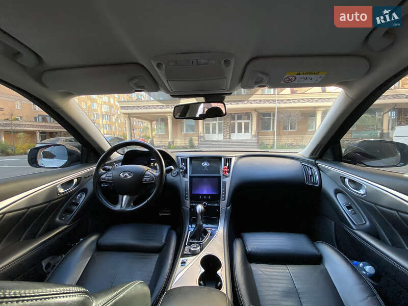 Седан Infiniti Q50 2013 в Петропавловской Борщаговке