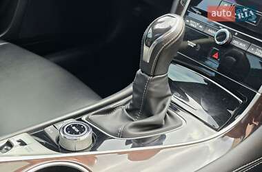 Седан Infiniti Q50 2017 в 