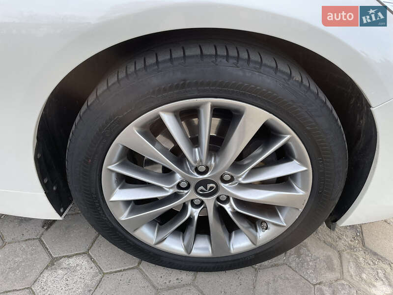 Седан Infiniti Q50 2018 в Виннице
