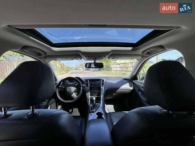 Седан Infiniti Q50 2016 в Киеве