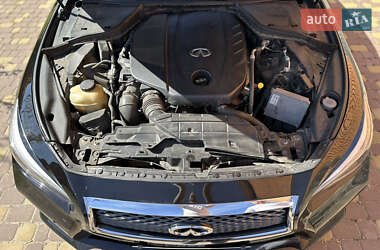 Седан Infiniti Q50 2015 в 