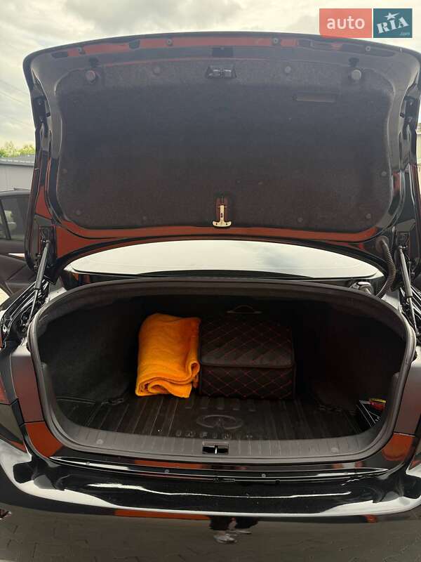 Седан Infiniti Q50 2017 в Тернополі