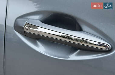 Седан Infiniti Q50 2014 в 