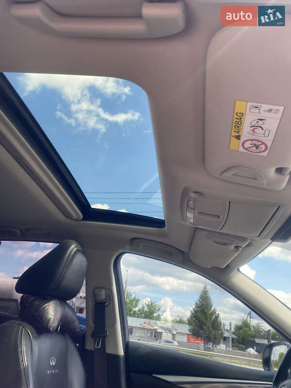 Седан Infiniti Q50 2013 в Тернополі