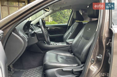 Седан Infiniti Q50 2014 в 