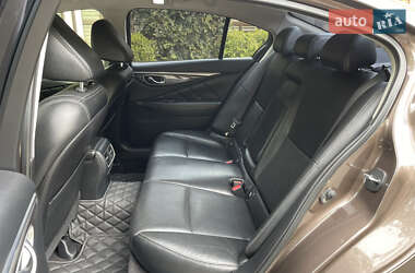 Седан Infiniti Q50 2014 в 