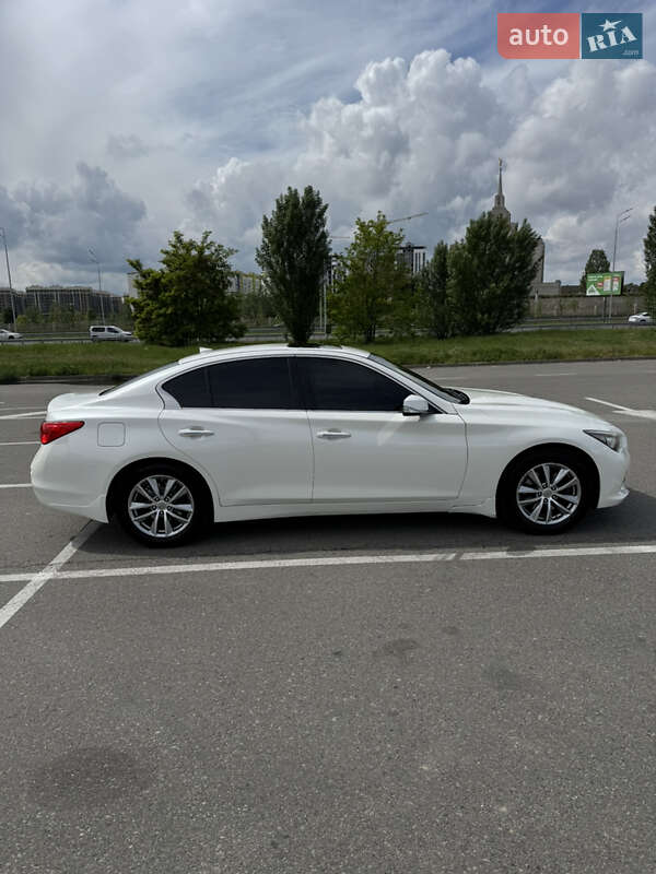 Седан Infiniti Q50 2017 в 
