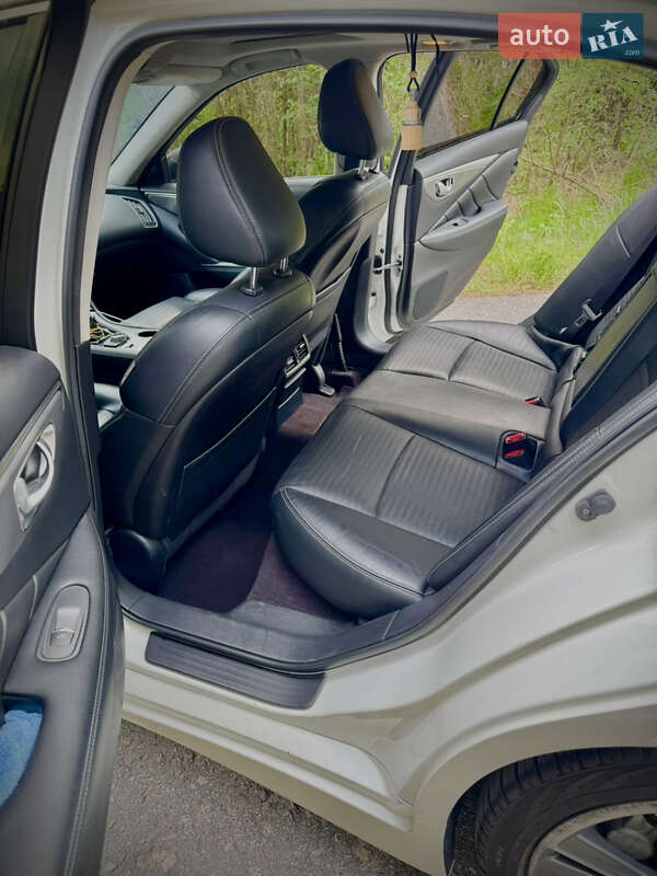 Седан Infiniti Q50 2016 в Києві