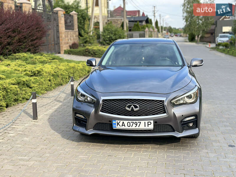 Седан Infiniti Q50 2013 в Черновцах