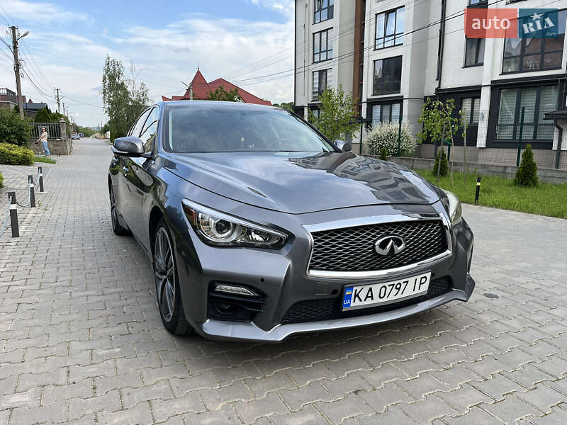Седан Infiniti Q50 2013 в Черновцах