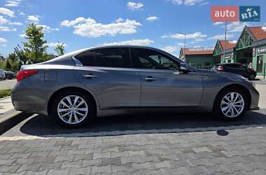Седан Infiniti Q50 2015 в 