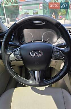 Седан Infiniti Q50 2015 в 