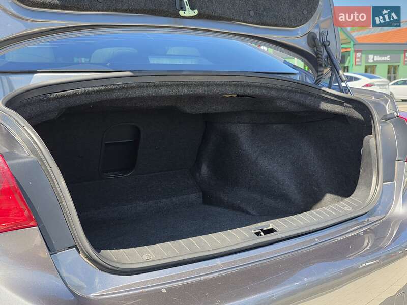 Седан Infiniti Q50 2015 в Івано-Франківську