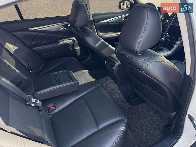 Седан Infiniti Q50 2015 в Одесі