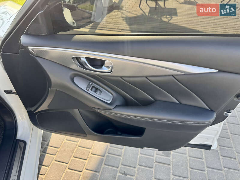 Седан Infiniti Q50 2015 в Одесі