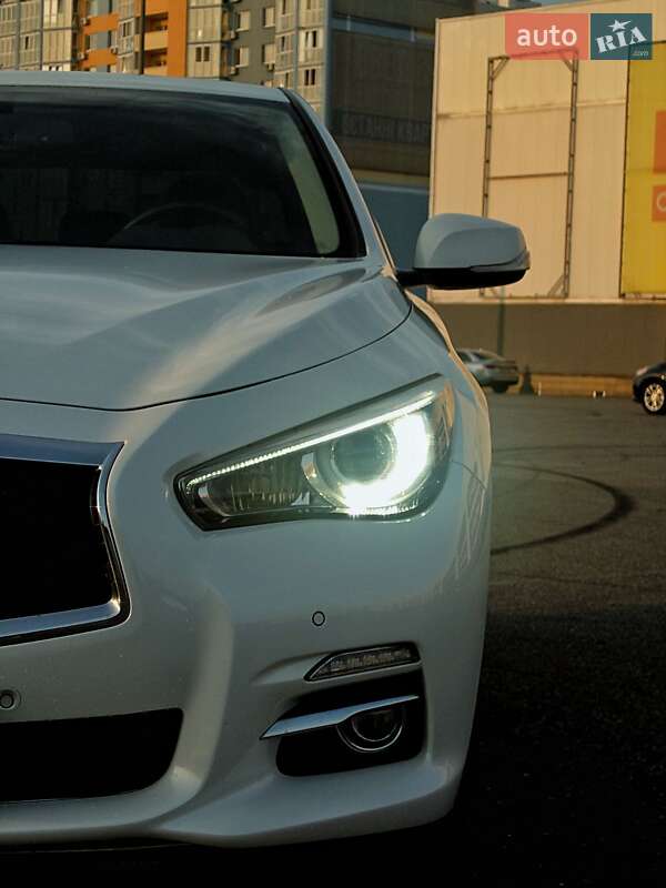 Седан Infiniti Q50 2015 в Киеве