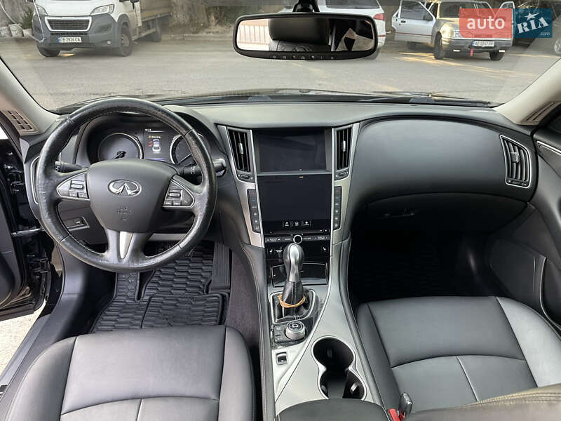 Седан Infiniti Q50 2016 в Дніпрі