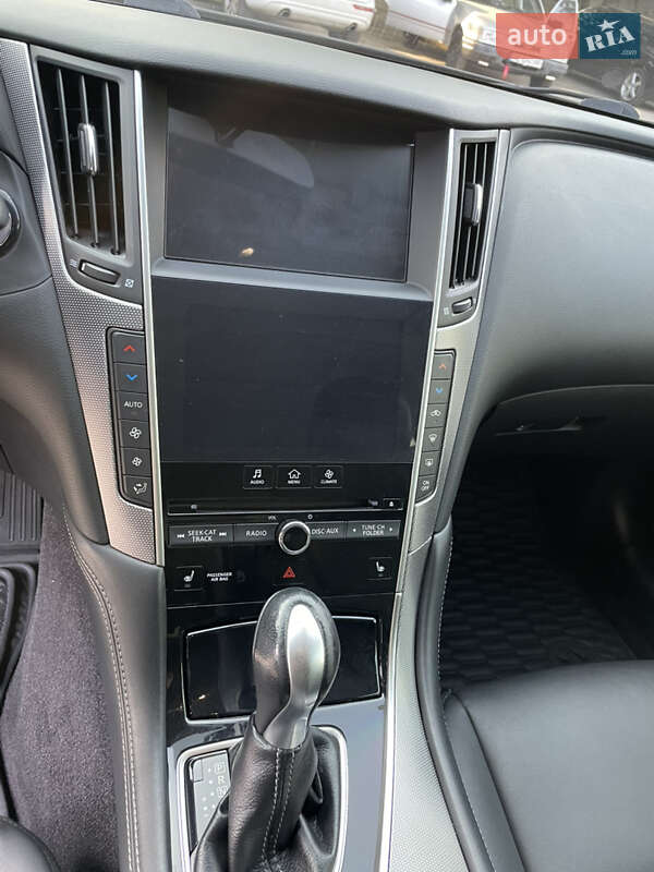 Седан Infiniti Q50 2016 в Дніпрі