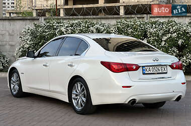 Седан Infiniti Q50 2015 в 