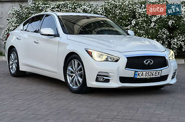 Седан Infiniti Q50 2015 в 