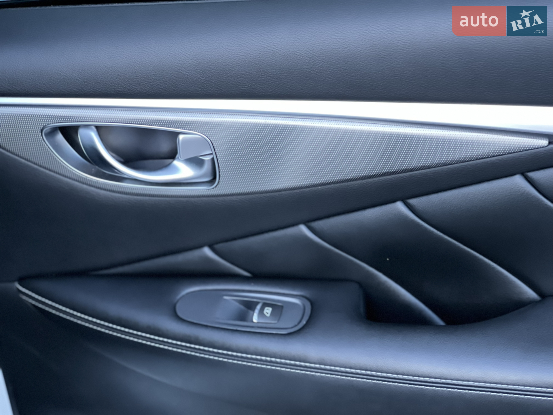 2015 Infiniti Q50 - мініатюра 19