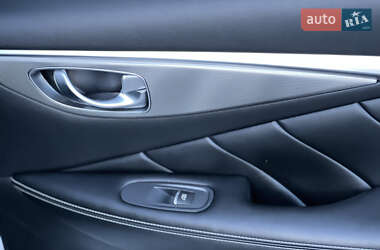 Седан Infiniti Q50 2015 в 