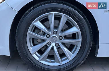 Седан Infiniti Q50 2015 в 