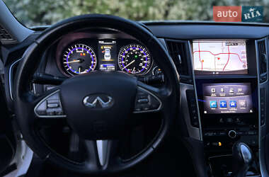 Седан Infiniti Q50 2015 в 