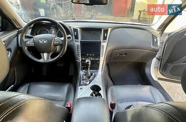 Седан Infiniti Q50 2015 в 
