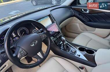 Седан Infiniti Q50 2015 в 