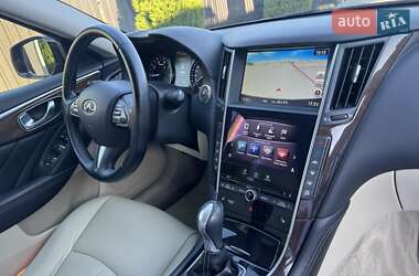 Седан Infiniti Q50 2015 в 