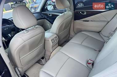 Седан Infiniti Q50 2015 в 